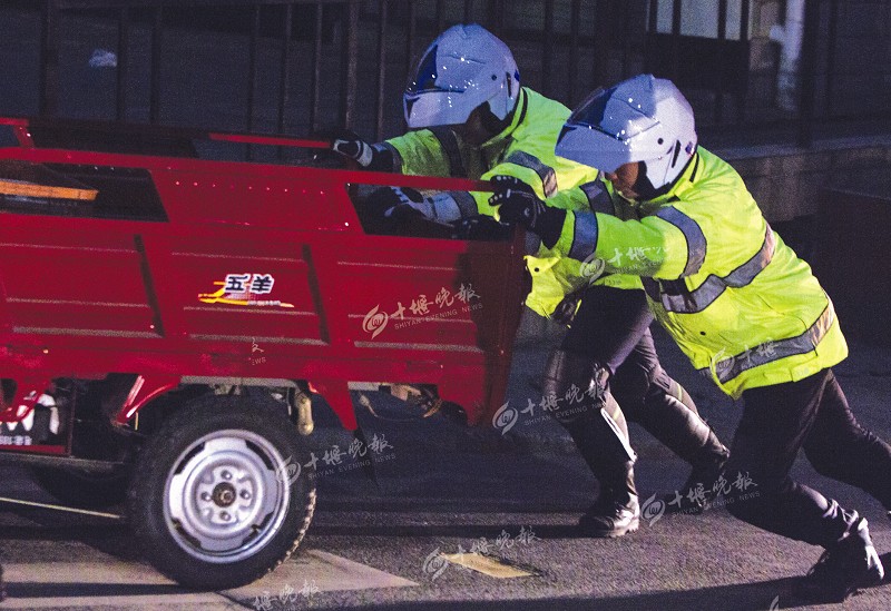 騎警隊員:天不亮出門,10點前都在路上